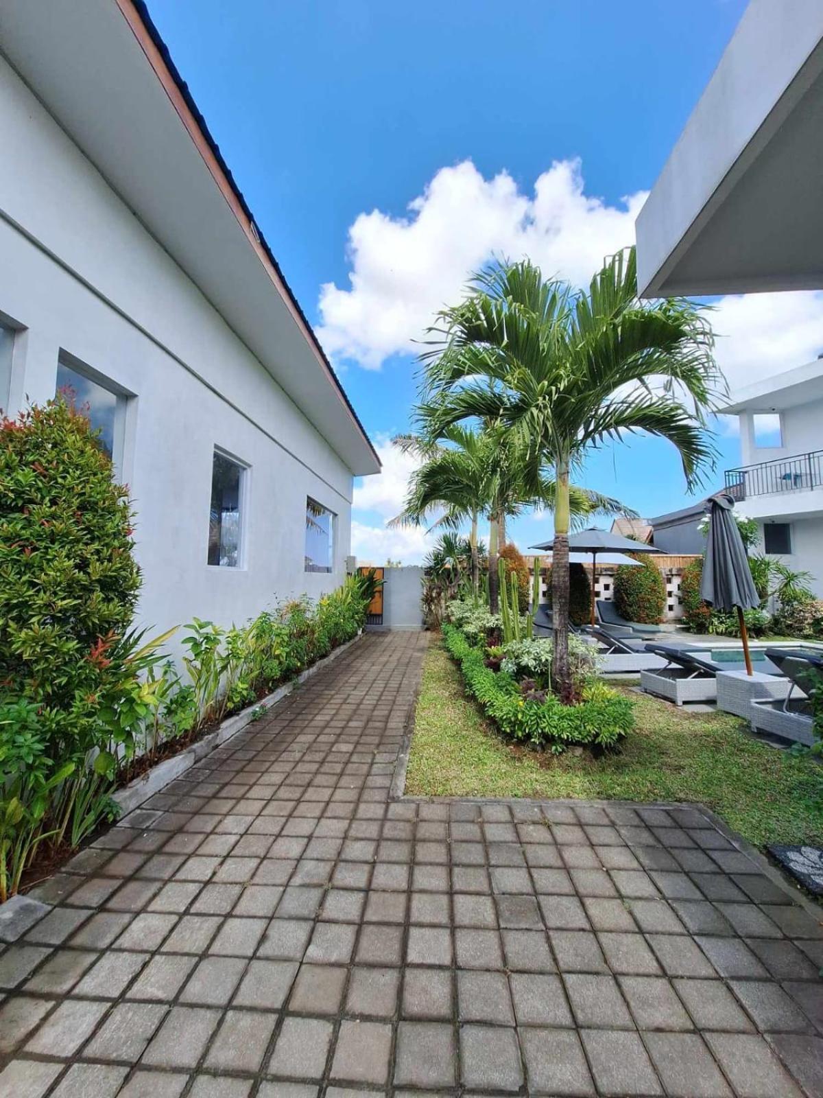 Bonewood Guesthouse Canggu  Bagian luar foto