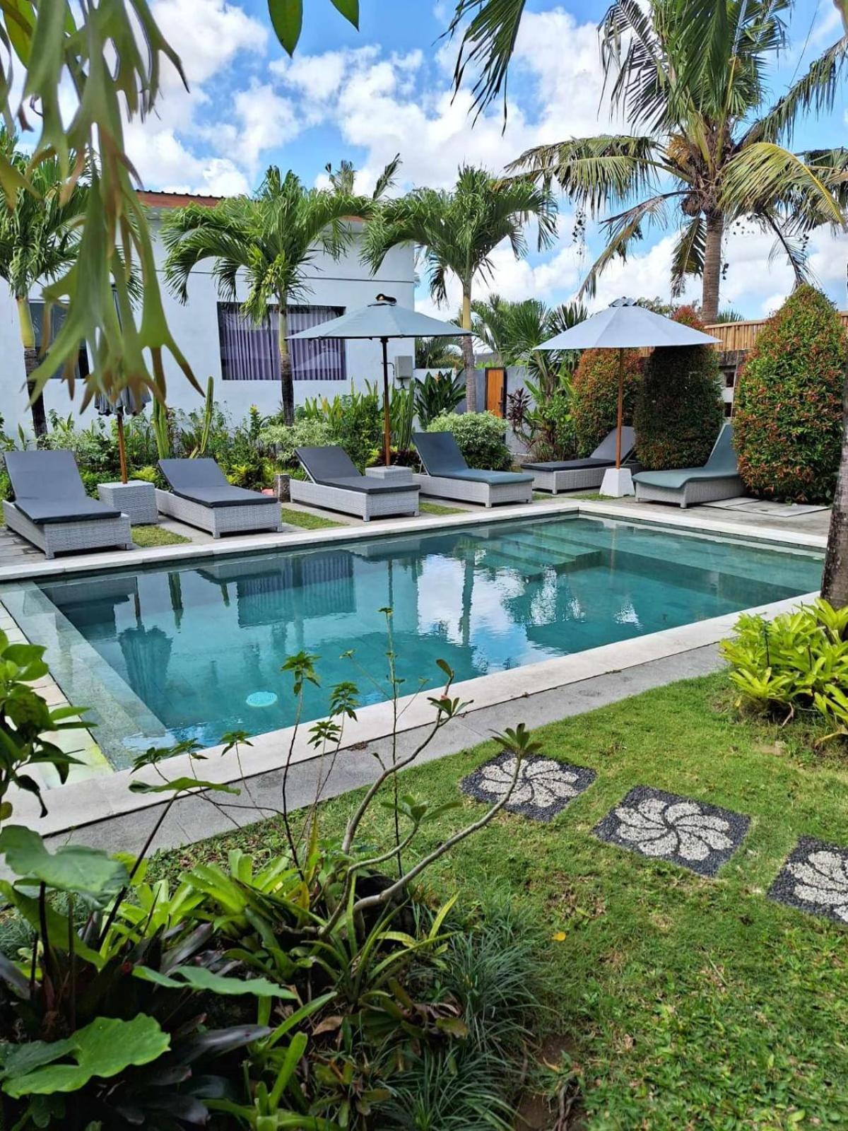 Bonewood Guesthouse Canggu  Bagian luar foto